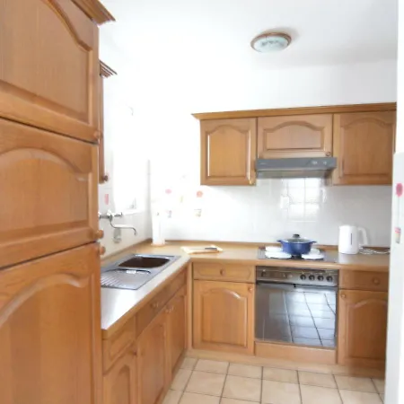 Comfortable With Large Sunny Garden In Beautiful Surroundings *