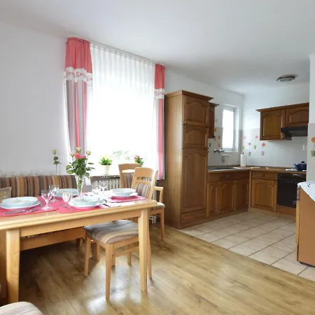 Comfortable With Large Sunny Garden In Beautiful Surroundings *