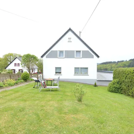 Comfortable With Large Sunny Garden In Beautiful Surroundings *
