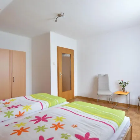 Comfortable With Large Sunny Garden In Beautiful Surroundings *