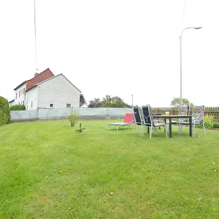 Comfortable With Large Sunny Garden In Beautiful Surroundings *