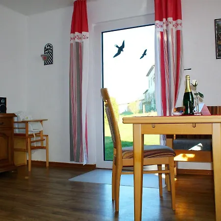 Σπίτι διακοπών Comfortable With Large Sunny Garden In Beautiful Surroundings