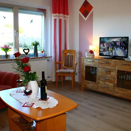 Comfortable With Large Sunny Garden In Beautiful Surroundings