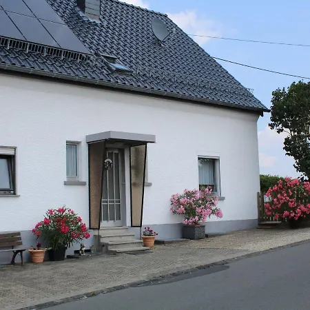 Σπίτι διακοπών Comfortable With Large Sunny Garden In Beautiful Surroundings Tettscheid